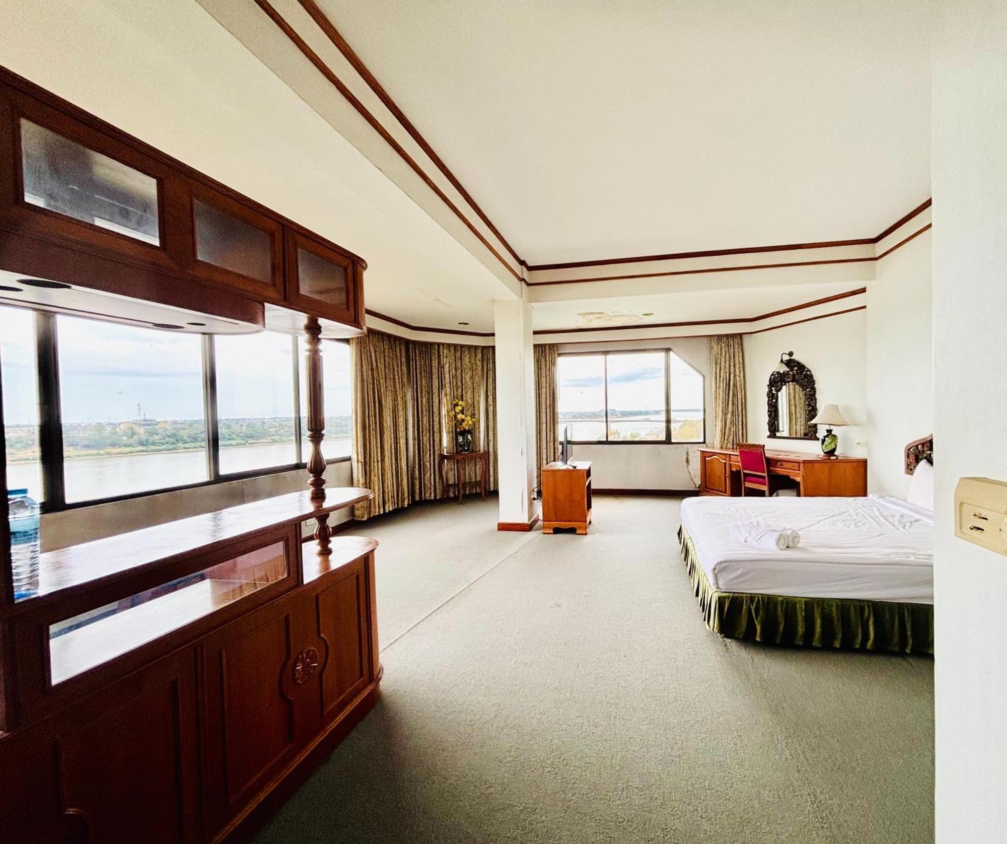 Royal Mekong Riverside Hotel Nong Khai Exterior photo